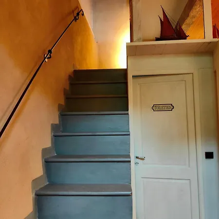 Petite Maison En Pierre *